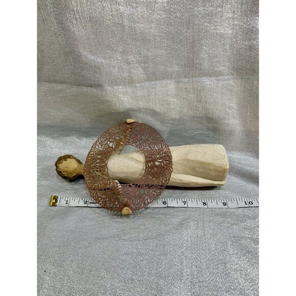 WILLOW TREE "Welcome Here" 2010 Figurine Woman Holding Copper Wreath Demdaco - Picture 4 of 4